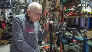 Le sobra gas: Hermes Cachiarelli sigue al frente de su negocio a sus 92 años